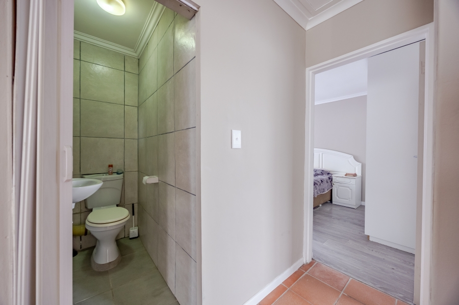 3 Bedroom Property for Sale in Oakglen Western Cape